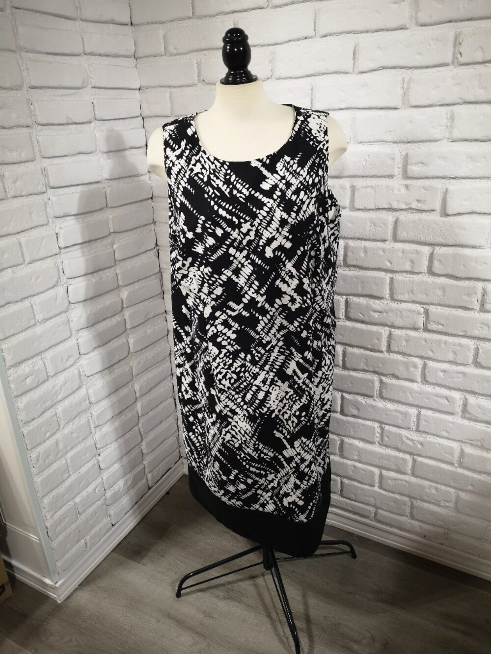 Penningtons Women's Size 20W Black & White Patterned Sleeveless Dress Summer